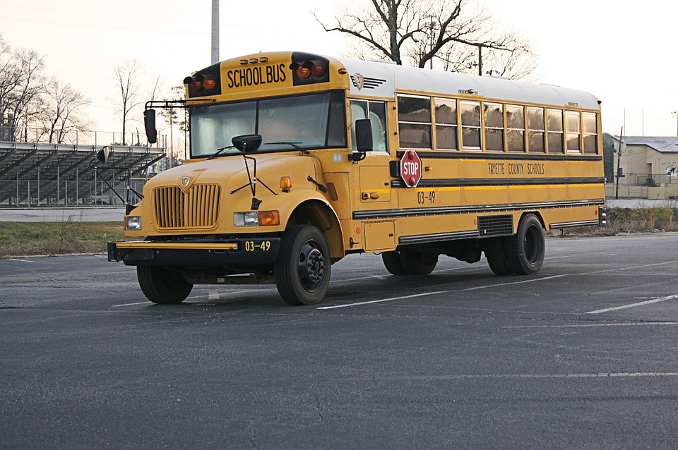 אוטובוס להסעת ילדי בית הספר